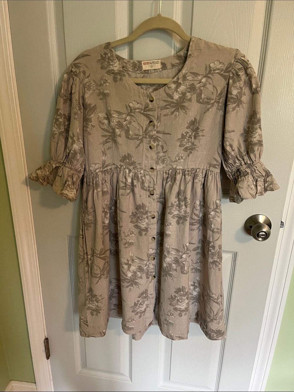 Boho Button-Front Floral Peplum Dress in Light Gray